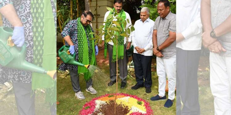 Shankar Mahadevan participates in Green India Challenge