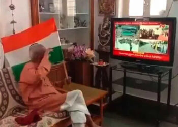 This video of a 97-year-old man singing national anthem will warm your heart