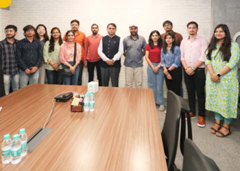 Students from IIT Roorkee visit Hyderabad and meet with Special Chief Secretary Arvind Kumar.