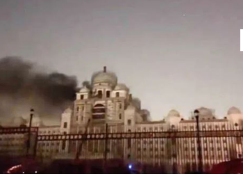 A fire has erupted at the new Secretariat building in Hyderabad.