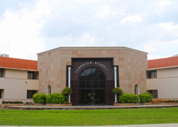 A school in Singapore has acquired Glendale Academy in Hyderabad for 400 crore rupees.