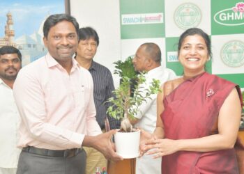 Amrapali Kata has assumed the role of GHMC Commissioner, while AV Ranganath has been appointed as the EV&DM Commissioner.