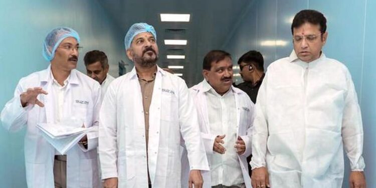 CM inaugurates Suzen Medicare’s ₹180-crore IV fluid manufacturing unit, calls for increased private investment