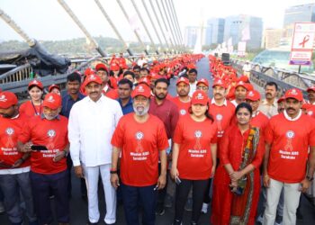 Hyderabad’s Durgam Cheruvu Transforms into a Human Chain for HIV Awareness